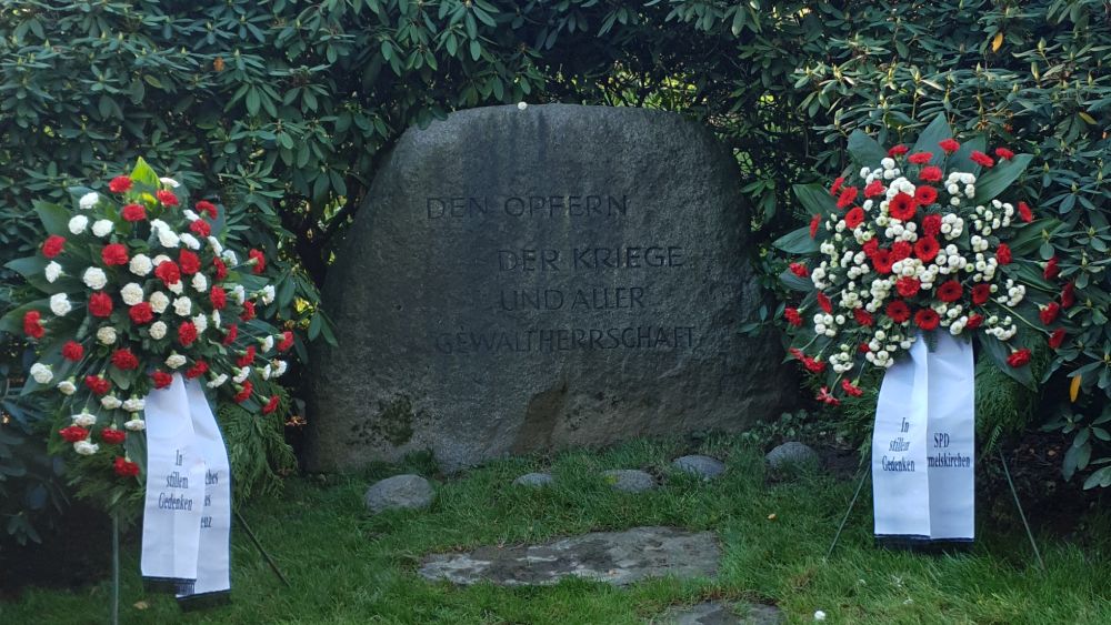 Kranz links recht mitte Stein